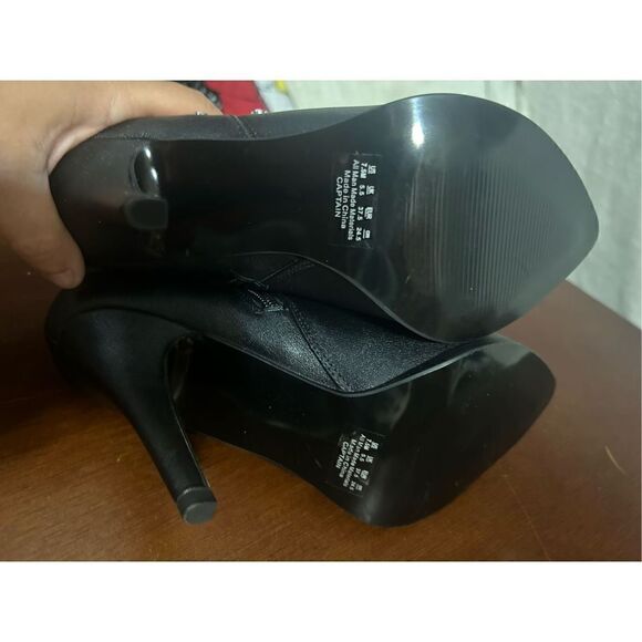 Fergie captain studded heeled ankle boots size 7.5 - Picture 7 of 8